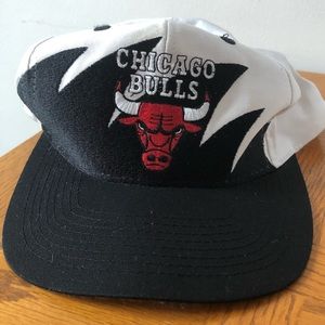 Vintage bulls hat